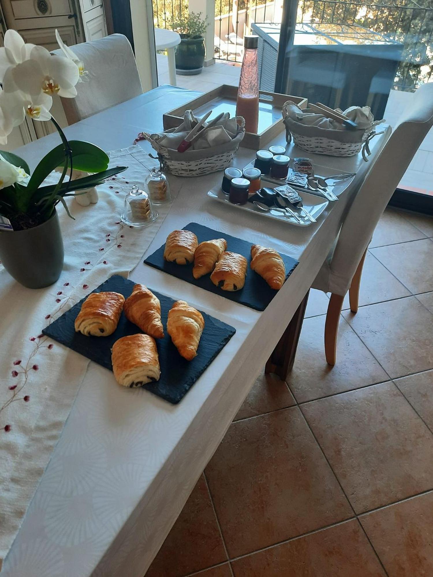 Villa Asunda B&B Spa & Sauna, Chambres D'Hotes Saint-Maximin Eksteriør bilde